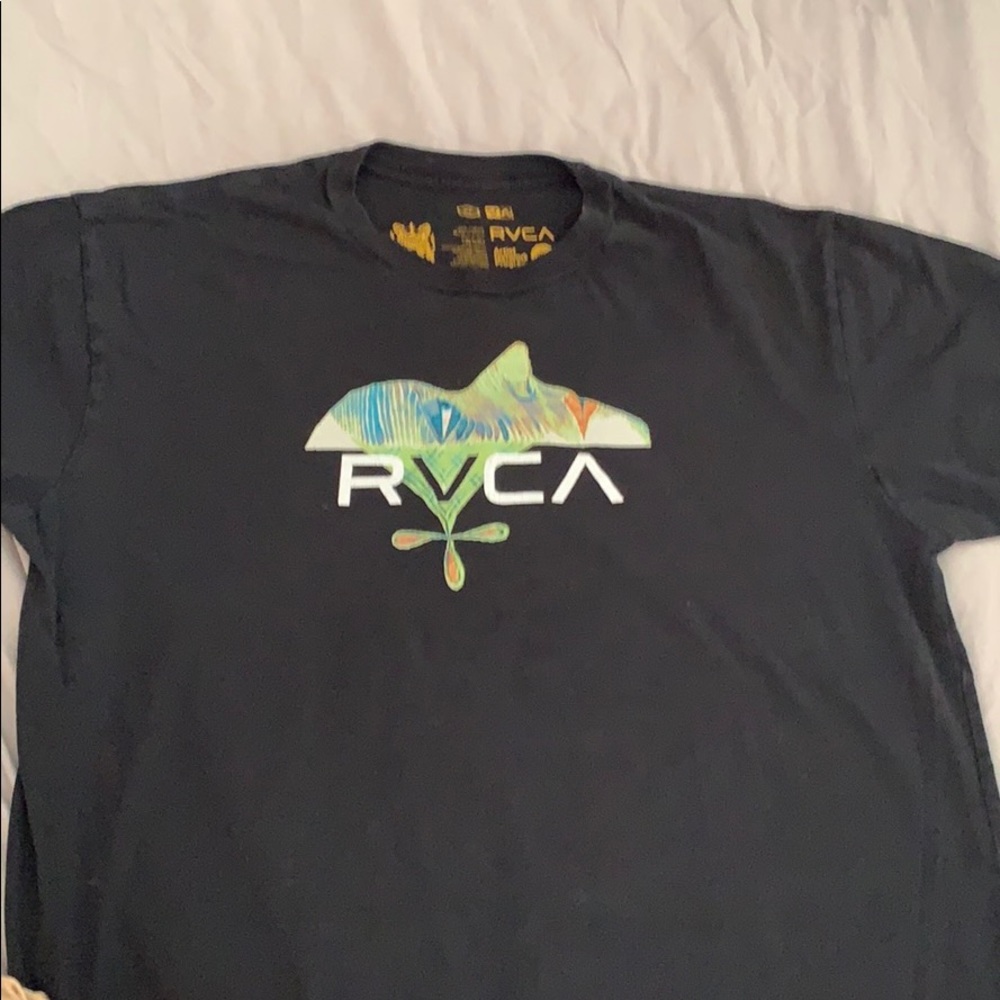 RVCA T-SHIRT SIZE XL